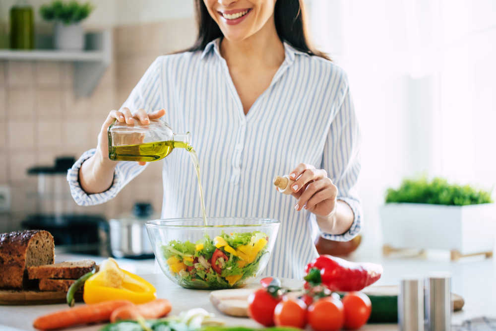 9 razones y beneficios por los que usar aceite de oliva en tu cocina